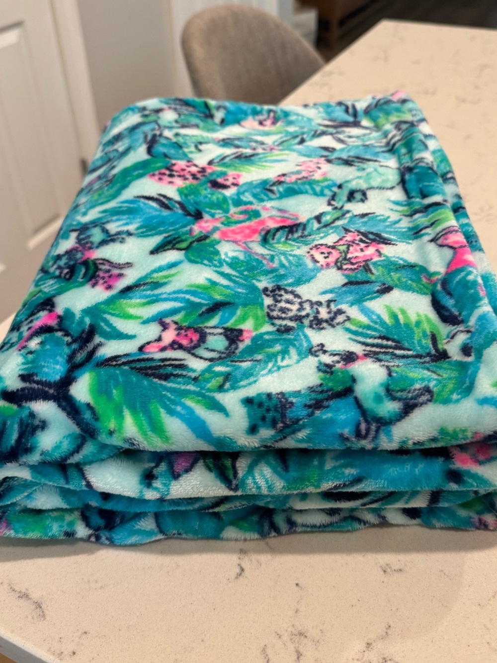 NWOT Lilly Pulitzer Fleece Blanket in Barking Up The Palm Tree 47x63 Dog Print